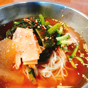 S5. Yeolmunaenguksu (Young Leafy Kimchi Cold Noodles)